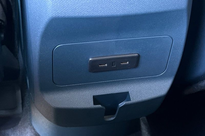 Ford Maverick Vehicle Full-screen Gallery Image 13