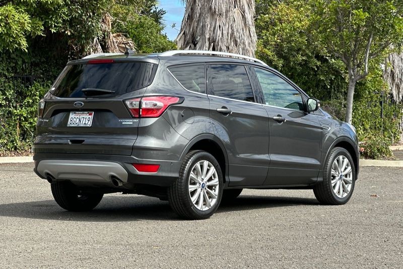 Ford Escape Vehicle Full-screen Gallery Image 03