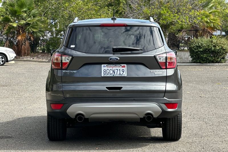 Ford Escape Vehicle Full-screen Gallery Image 04