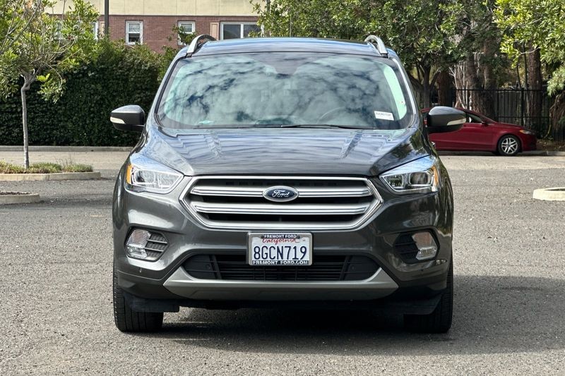 Ford Escape Vehicle Full-screen Gallery Image 09