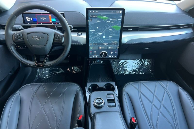 Ford Mustang Mach-E Vehicle Full-screen Gallery Image 15