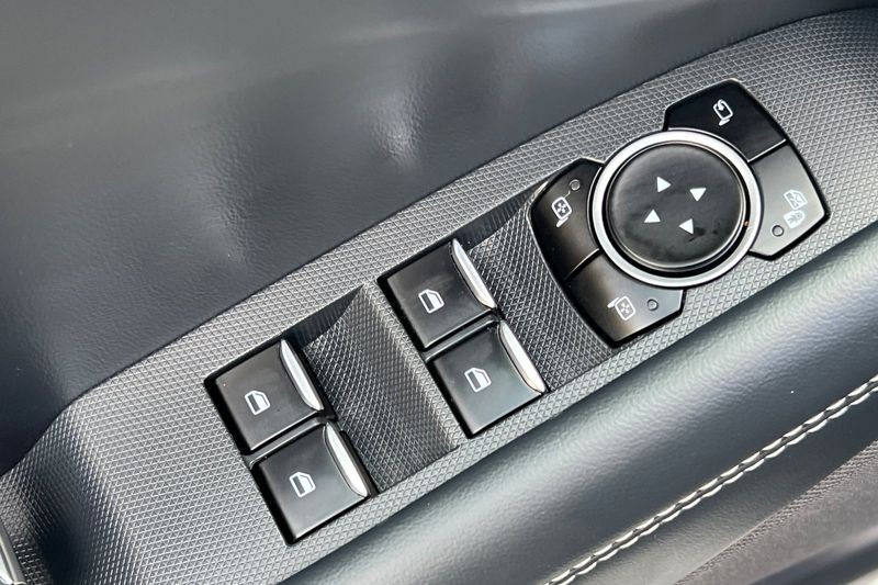 Ford Mustang Mach-E Vehicle Full-screen Gallery Image 12