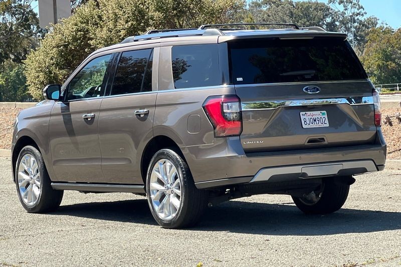 Ford Expedition Vehicle Full-screen Gallery Image 05