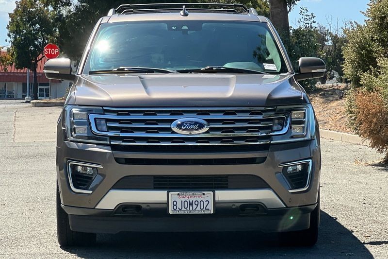 Ford Expedition Vehicle Full-screen Gallery Image 09