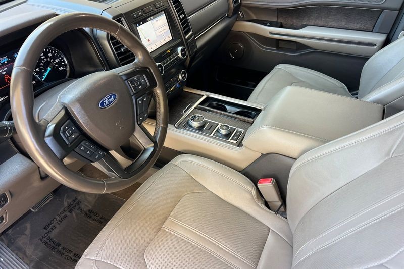 Ford Expedition Vehicle Full-screen Gallery Image 10