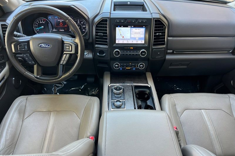 Ford Expedition Vehicle Full-screen Gallery Image 15