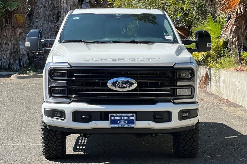 Ford F-250SD Vehicle Full-screen Gallery Image 08