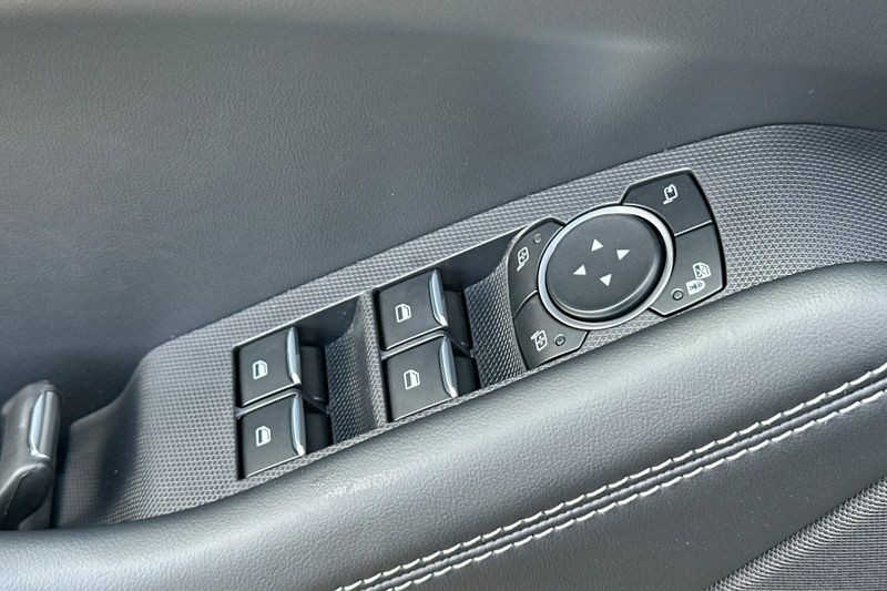 Ford Mustang Mach-E Vehicle Full-screen Gallery Image 11