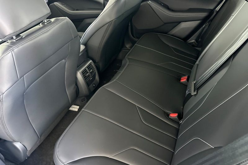 Ford Mustang Mach-E Vehicle Full-screen Gallery Image 12