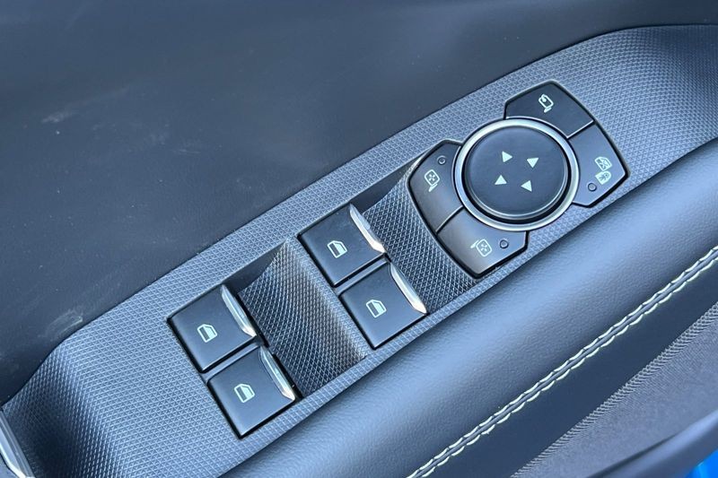 Ford Mustang Mach-E Vehicle Full-screen Gallery Image 11