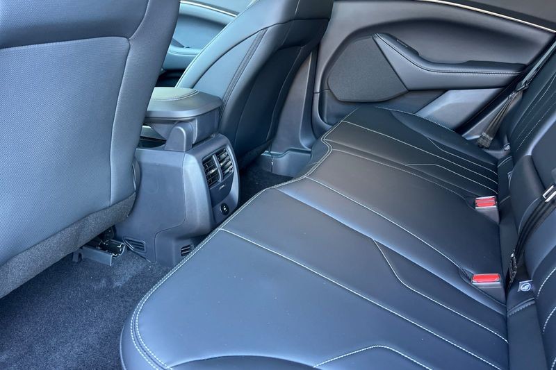 Ford Mustang Mach-E Vehicle Full-screen Gallery Image 12