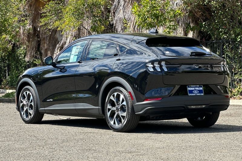 Ford Mustang Mach-E Vehicle Full-screen Gallery Image 05