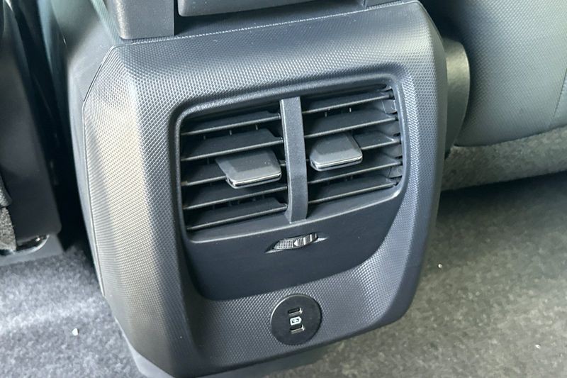Ford Mustang Mach-E Vehicle Full-screen Gallery Image 13