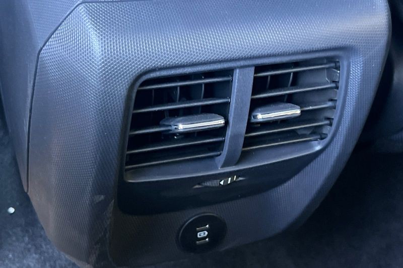 Ford Mustang Mach-E Vehicle Full-screen Gallery Image 13