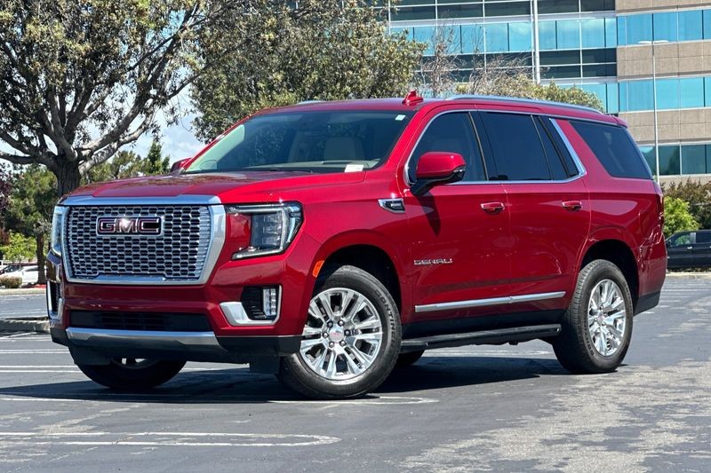 GMC Yukon Vehicle Full-screen Gallery Image 07