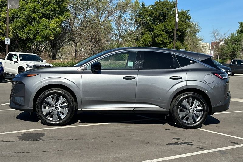 Nissan Murano Vehicle Full-screen Gallery Image 07