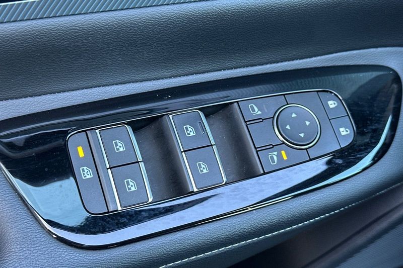 Nissan Murano Vehicle Full-screen Gallery Image 12