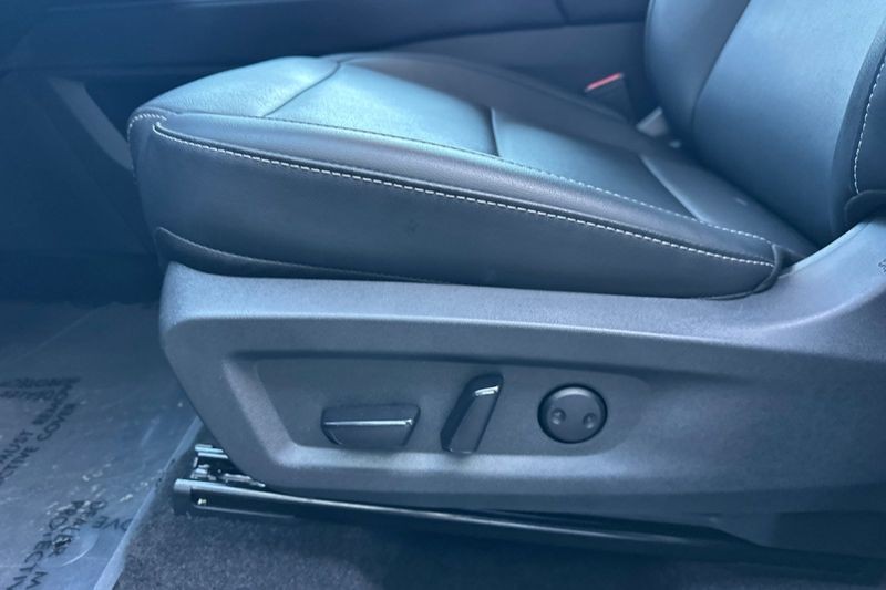 Nissan Murano Vehicle Full-screen Gallery Image 13