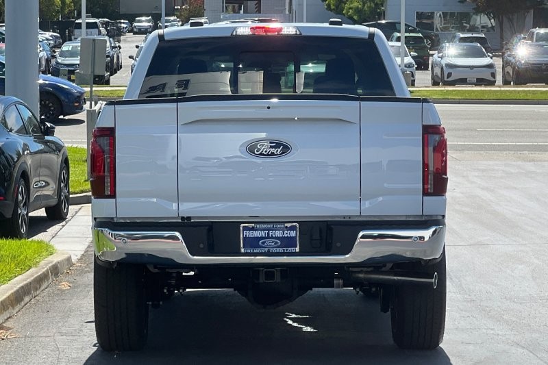 Ford F-150 Vehicle Full-screen Gallery Image 04
