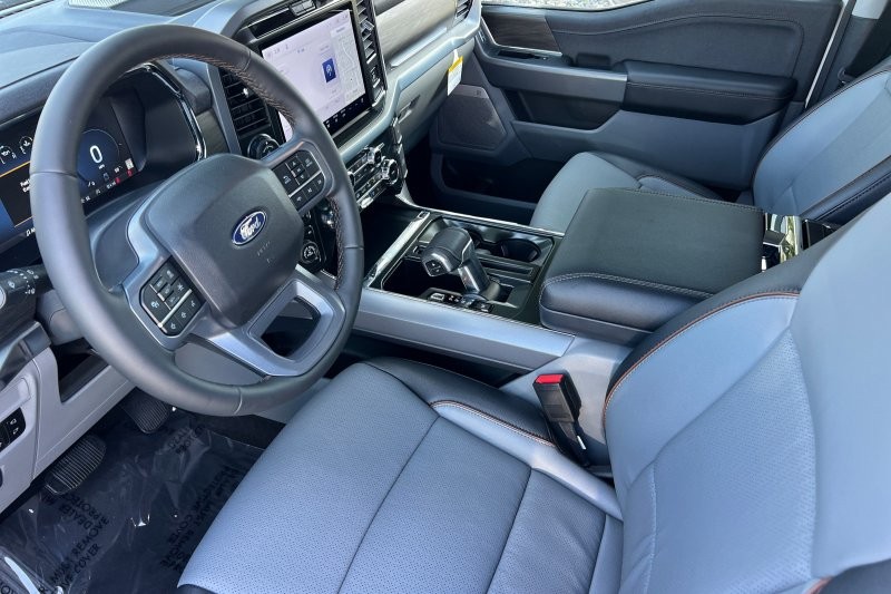 Ford F-150 Vehicle Full-screen Gallery Image 09