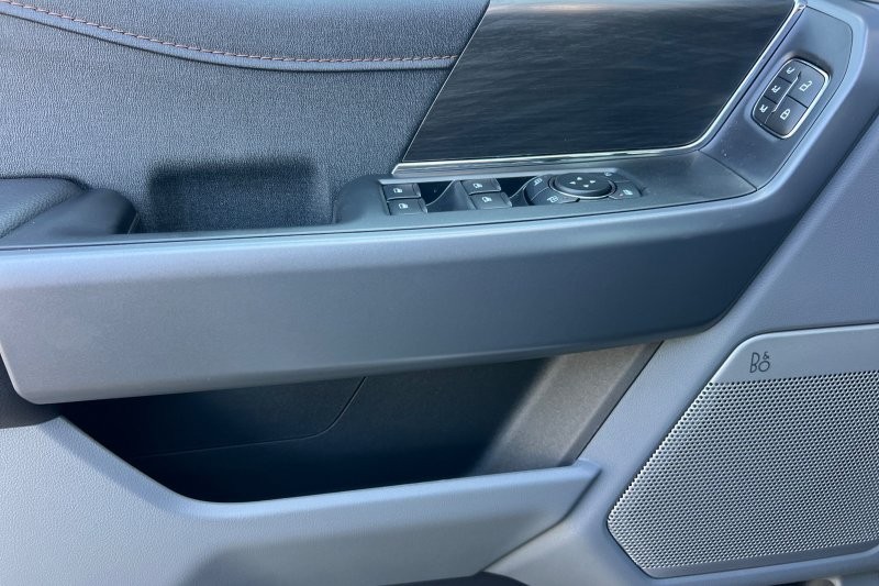 Ford F-150 Vehicle Full-screen Gallery Image 10