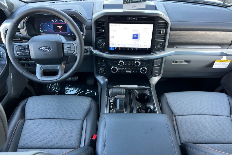 Ford F-150 Vehicle Full-screen Gallery Image 14