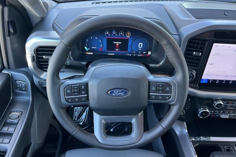 Ford F-150 Vehicle Full-screen Gallery Image 15
