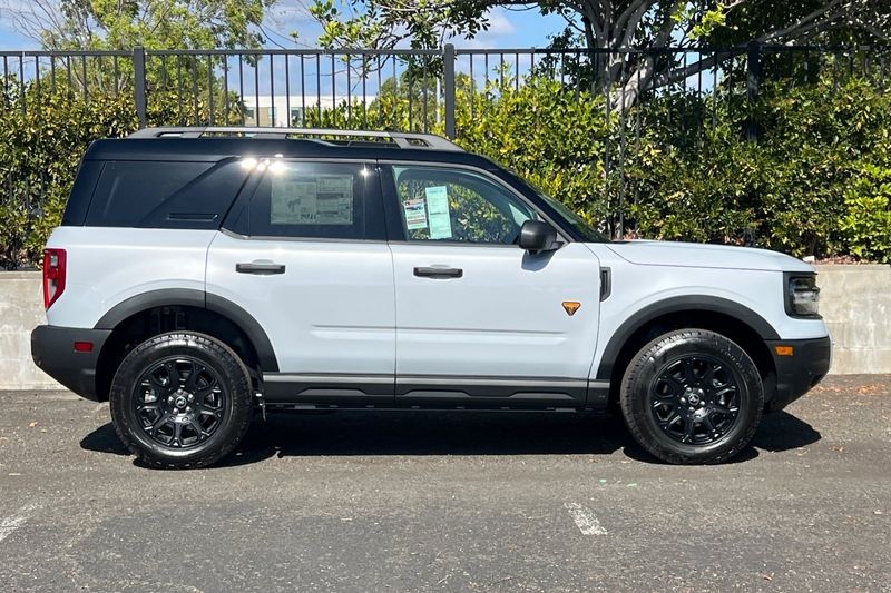 Ford Bronco Sport Vehicle Full-screen Gallery Image 02