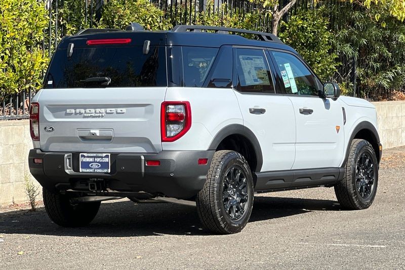 Ford Bronco Sport Vehicle Full-screen Gallery Image 03