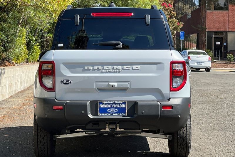 Ford Bronco Sport Vehicle Full-screen Gallery Image 04