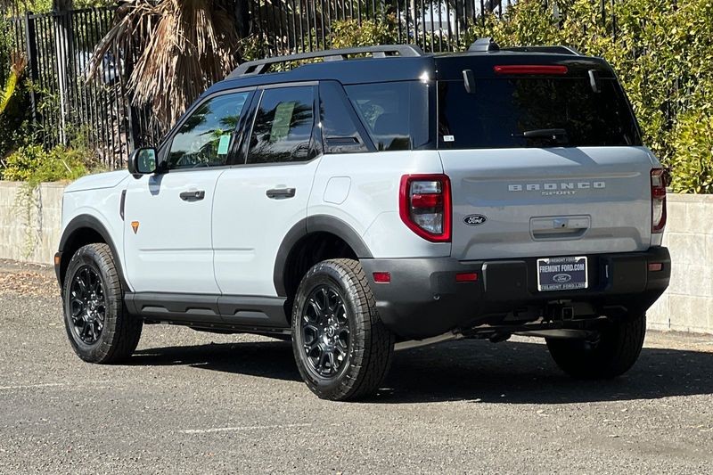 Ford Bronco Sport Vehicle Full-screen Gallery Image 05