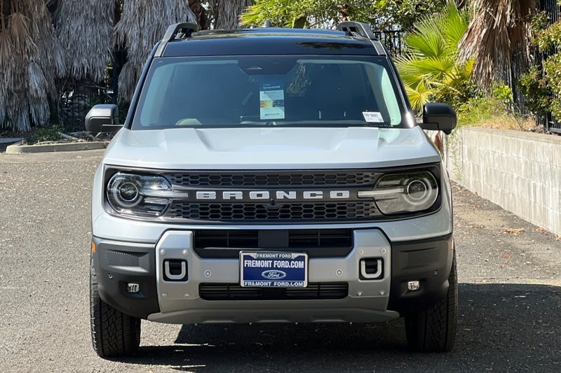 Ford Bronco Sport Vehicle Full-screen Gallery Image 08