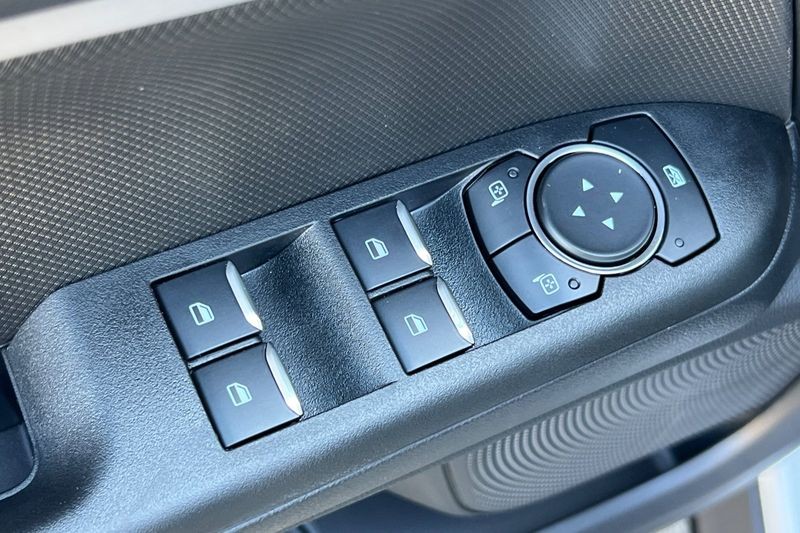 Ford Bronco Sport Vehicle Full-screen Gallery Image 11