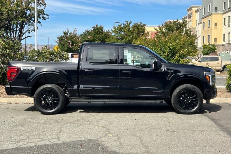 Ford F-150 Vehicle Full-screen Gallery Image 02
