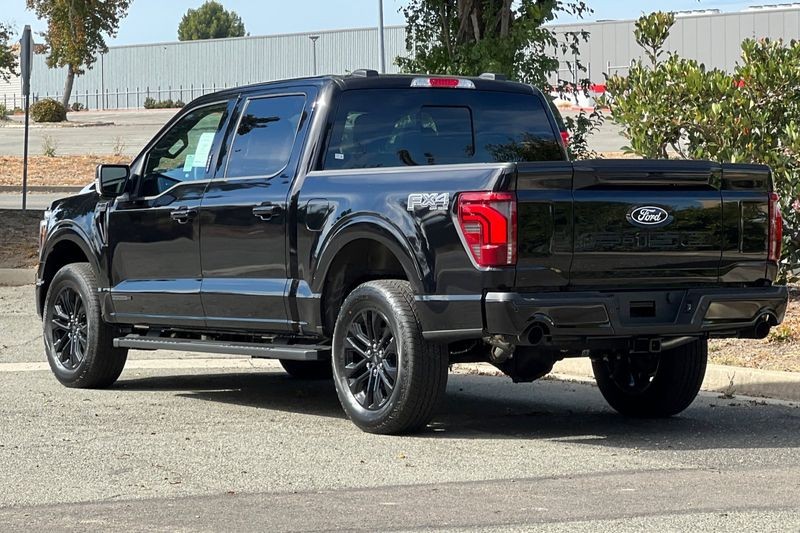 Ford F-150 Vehicle Full-screen Gallery Image 05