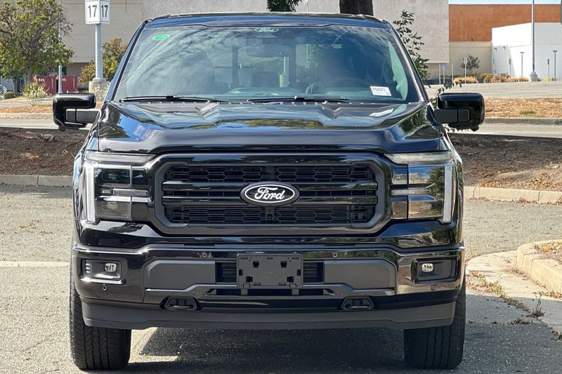 Ford F-150 Vehicle Full-screen Gallery Image 08