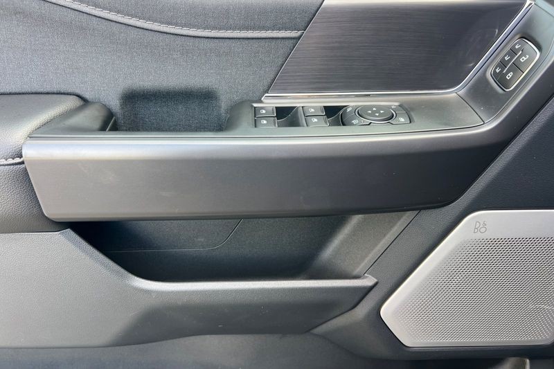 Ford F-150 Vehicle Full-screen Gallery Image 10