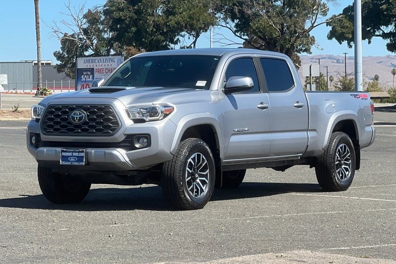 Toyota Tacoma Vehicle Full-screen Gallery Image 07