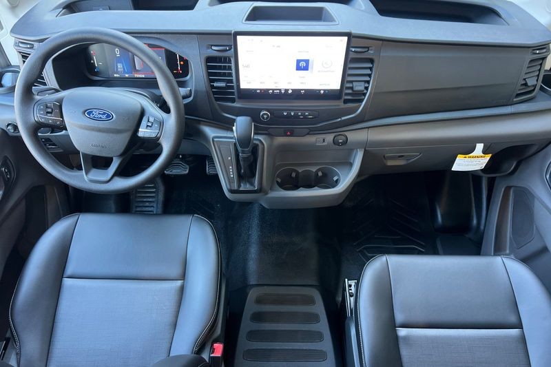 Ford Transit-250 Vehicle Full-screen Gallery Image 13