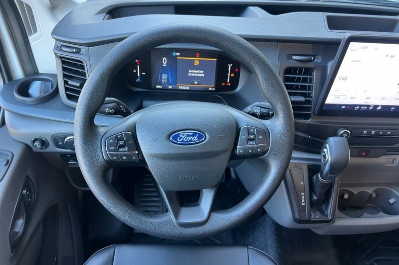 Ford Transit-250 Vehicle Full-screen Gallery Image 14