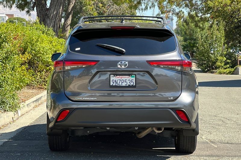 Toyota Highlander Vehicle Full-screen Gallery Image 04
