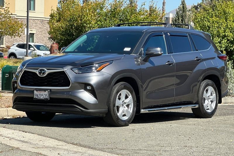 Toyota Highlander Vehicle Full-screen Gallery Image 08