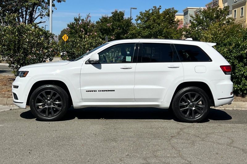 Jeep Grand Cherokee Vehicle Full-screen Gallery Image 07