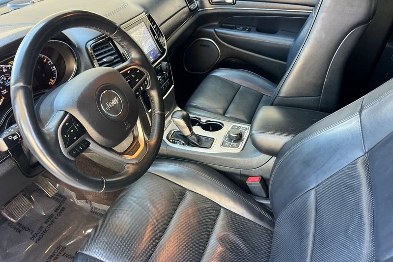 Jeep Grand Cherokee Vehicle Full-screen Gallery Image 10
