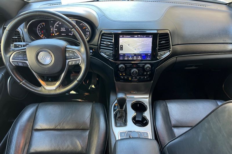 Jeep Grand Cherokee Vehicle Full-screen Gallery Image 15