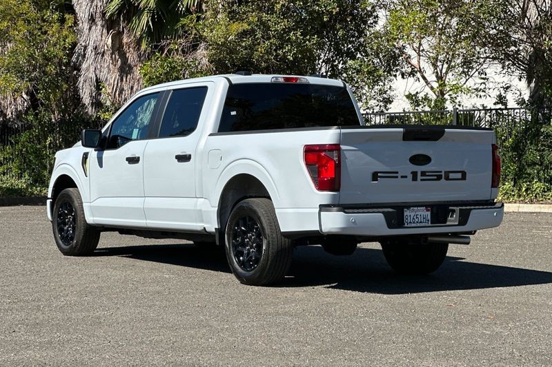 Ford F-150 Vehicle Full-screen Gallery Image 05