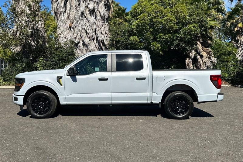 Ford F-150 Vehicle Full-screen Gallery Image 07