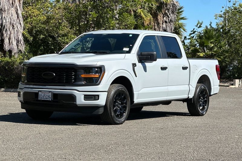 Ford F-150 Vehicle Full-screen Gallery Image 08