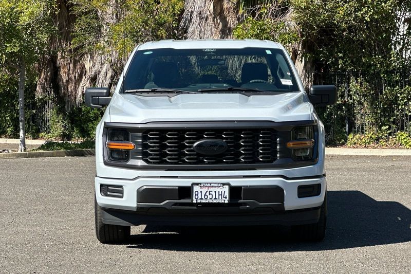 Ford F-150 Vehicle Full-screen Gallery Image 09