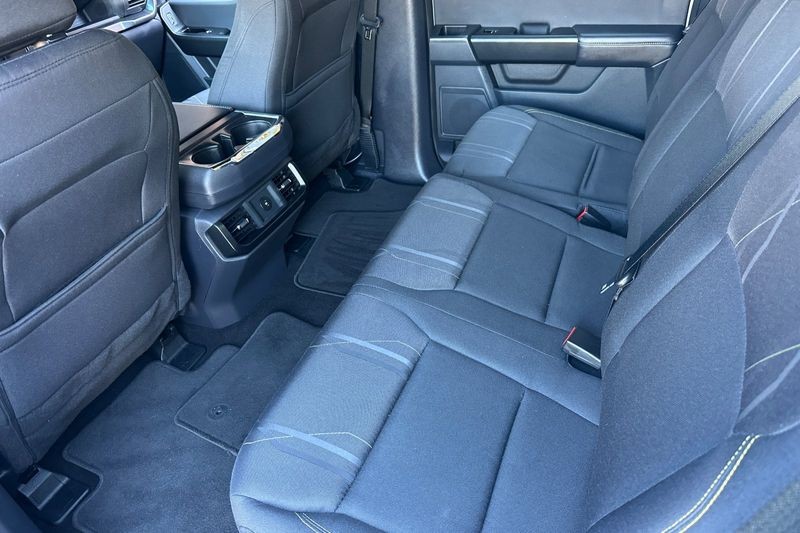 Ford F-150 Vehicle Full-screen Gallery Image 14